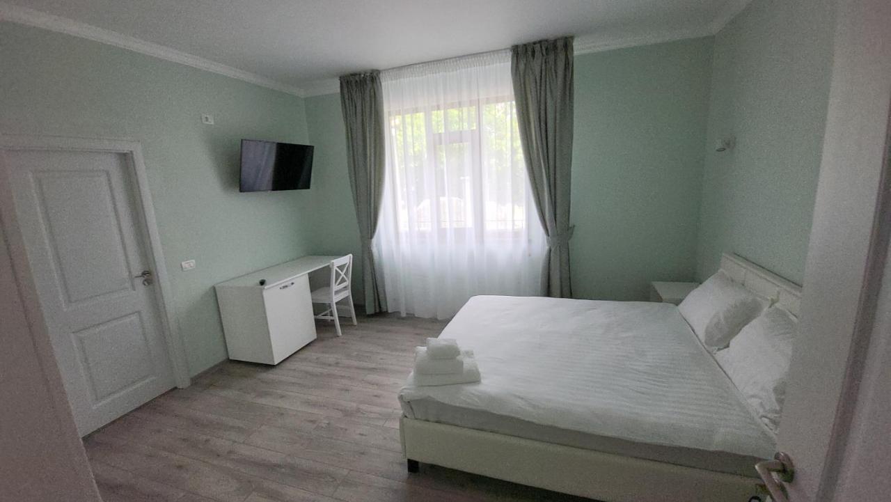 Hîrtoape Colt De Rai Bed & Breakfast エクステリア 写真