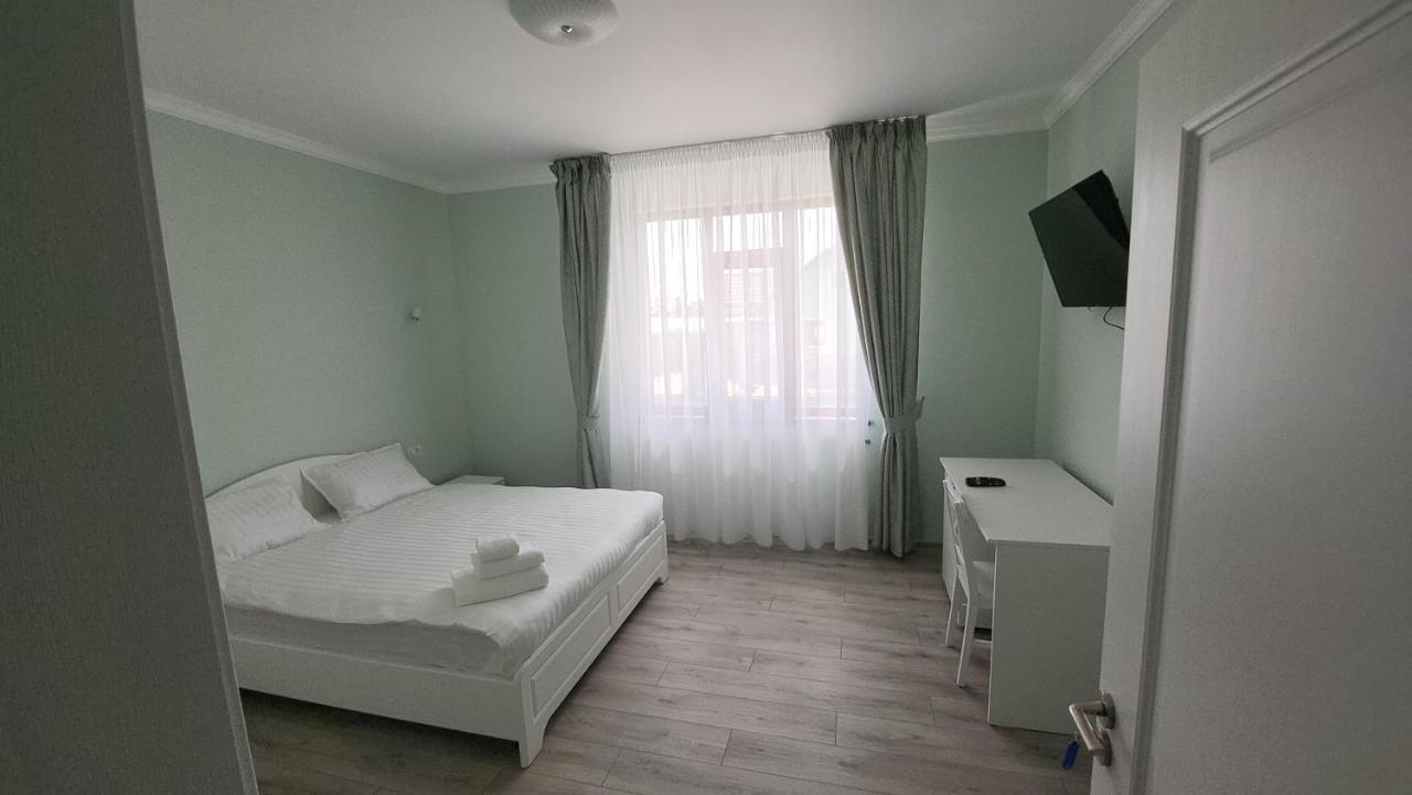 Hîrtoape Colt De Rai Bed & Breakfast エクステリア 写真