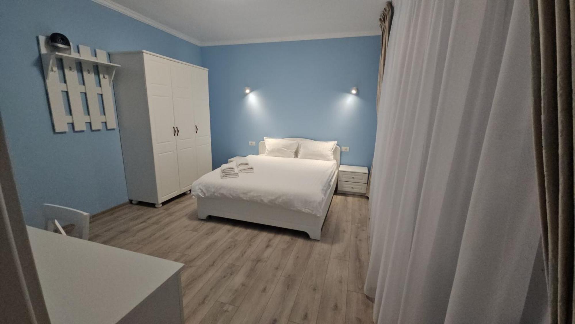 Hîrtoape Colt De Rai Bed & Breakfast エクステリア 写真