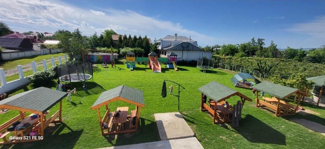Hîrtoape Colt De Rai Bed & Breakfast エクステリア 写真